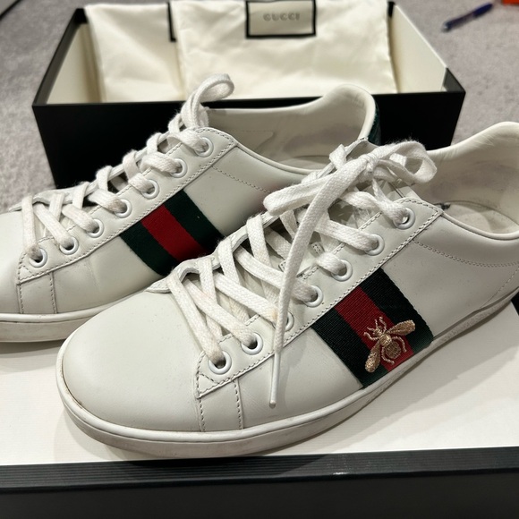 Women Gucci Sneakers - Picture 2 of 10